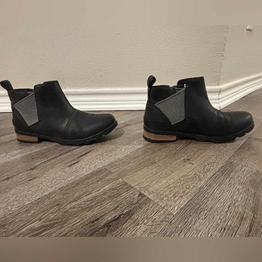 Sorel Chelsea Boots size 7.5